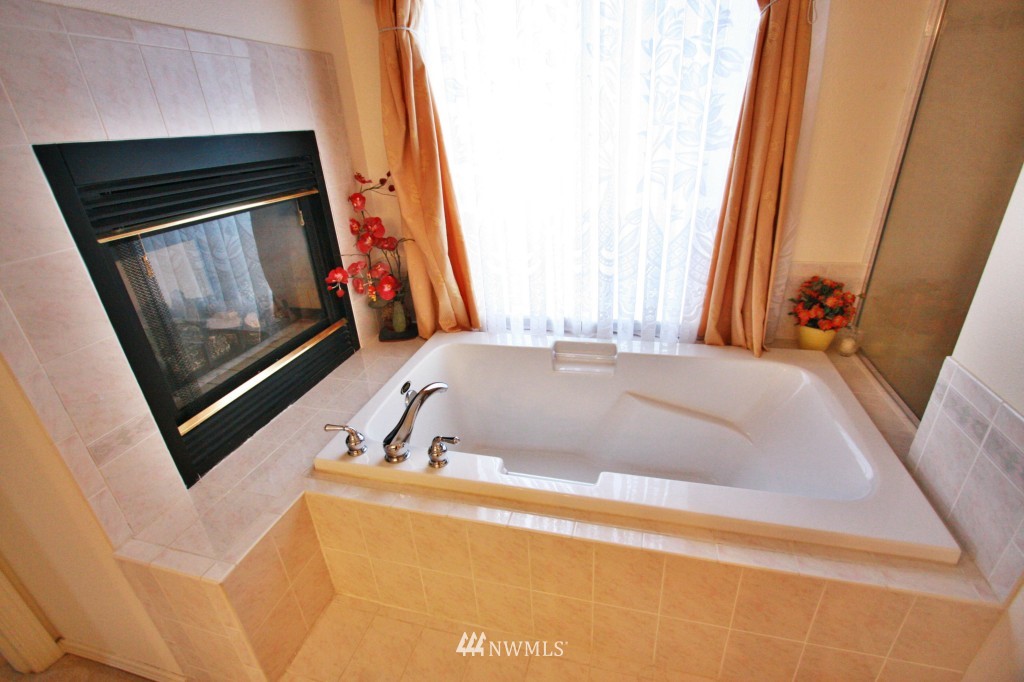 1914 Northeast 23rd Street Renton, WA 98056 - Photo 10 of 15 Gallery Image 10