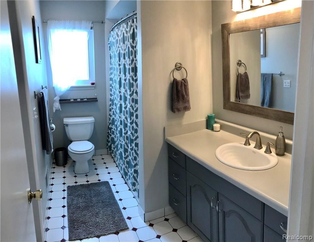 3083 Kenmore Road Berkley, MI 48072 - Photo 14 of 25 14.jpeg