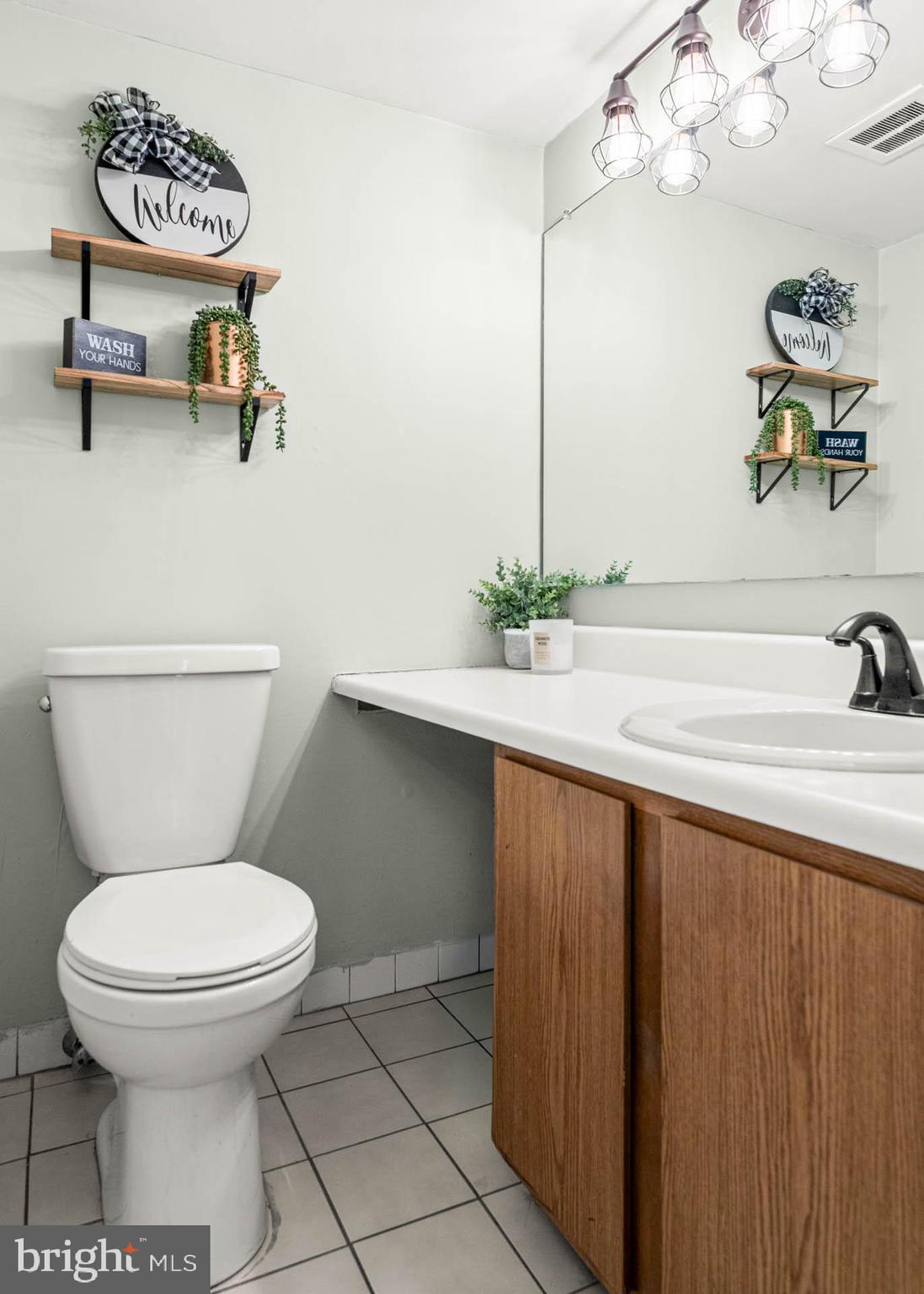 2201 Aspen Circle Springfield, PA 19064 - Photo 8 of 18 a bathroom with a toilet and a sink