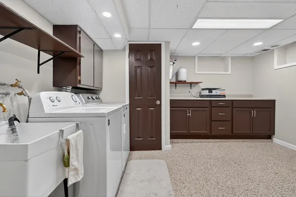 $499,900 | 203 South See-Gwun Avenue, Mount Prospect, IL 60056