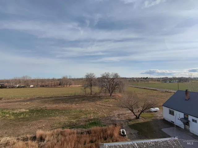 $374,500 | 19878 Highway 30, Buhl, ID 83316
