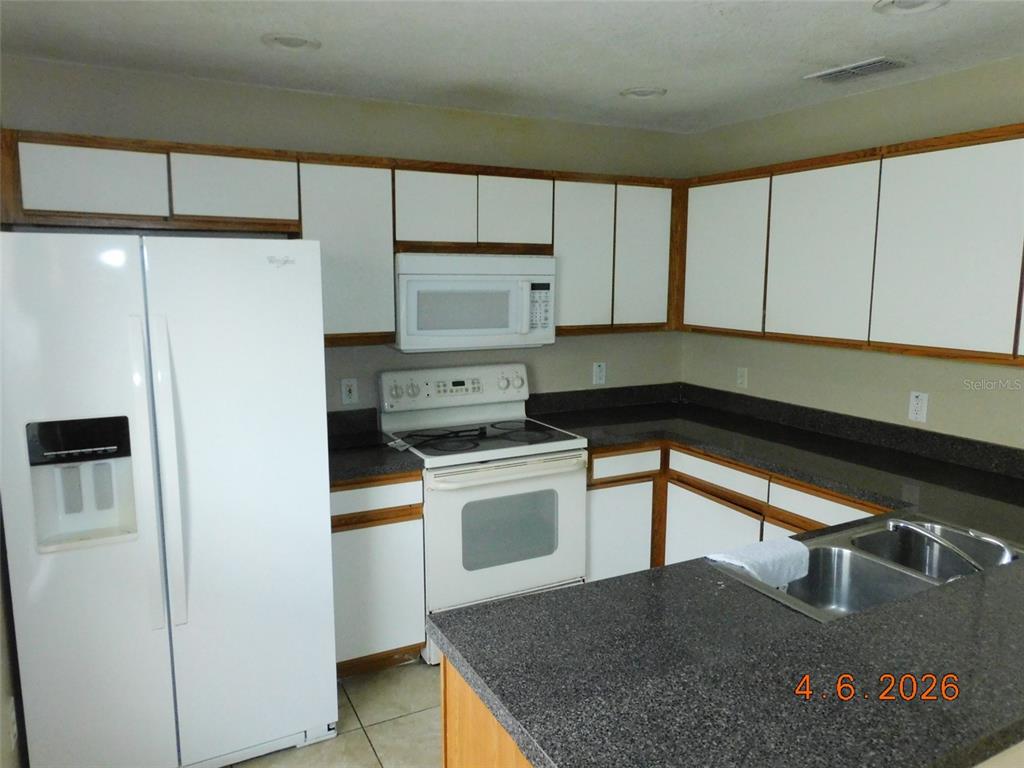 2418 Ruddenstone Way Kissimmee, FL 34744 - Photo 4 of 12