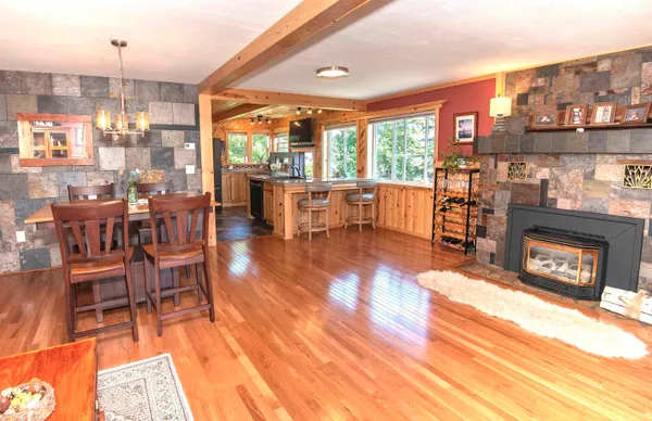 $474,900 | 206 Broadway Avenue, Grand Marais, MN 55604