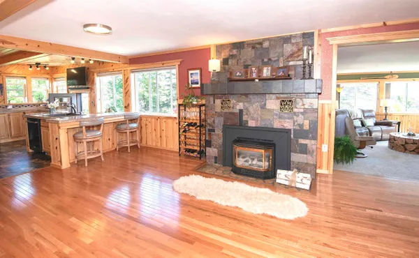 $474,900 | 206 Broadway Avenue, Grand Marais, MN 55604