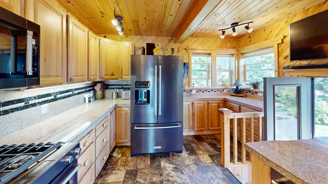 $474,900 | 206 Broadway Avenue, Grand Marais, MN 55604