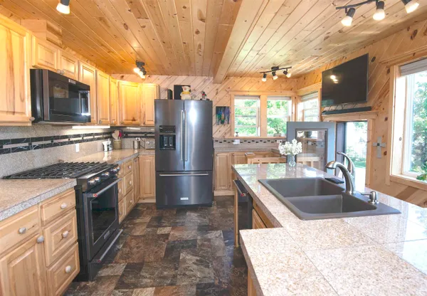 $474,900 | 206 Broadway Avenue, Grand Marais, MN 55604