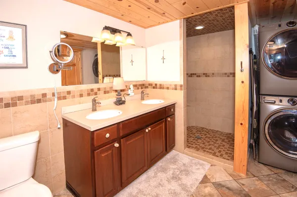 $474,900 | 206 Broadway Avenue, Grand Marais, MN 55604