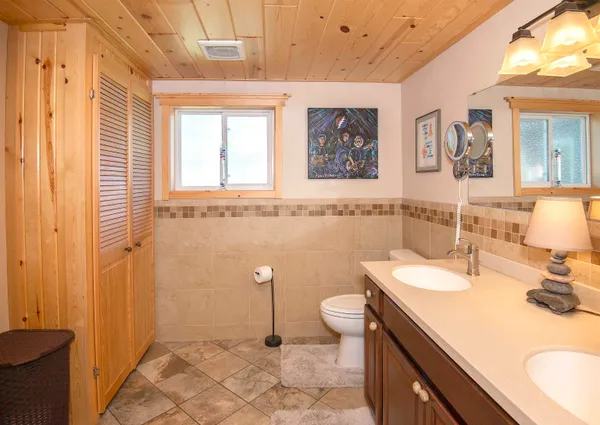 $474,900 | 206 Broadway Avenue, Grand Marais, MN 55604