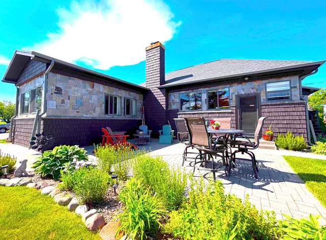 $474,900 | 206 Broadway Avenue, Grand Marais, MN 55604