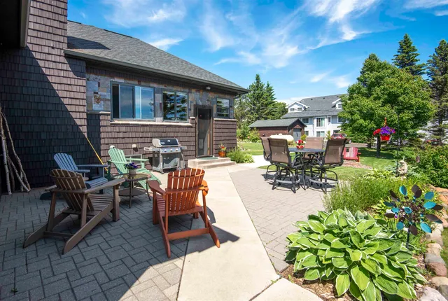 $474,900 | 206 Broadway Avenue, Grand Marais, MN 55604