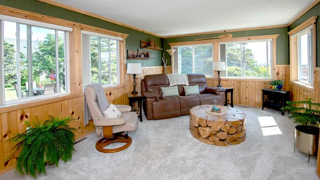 $474,900 | 206 Broadway Avenue, Grand Marais, MN 55604