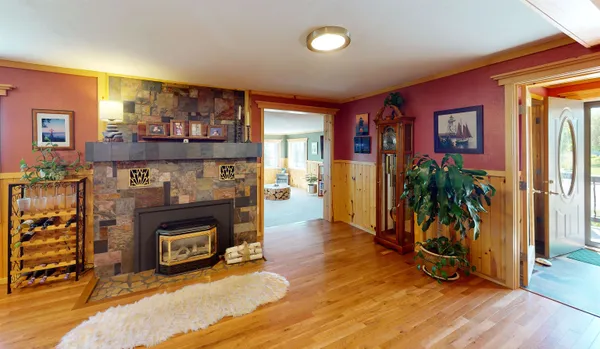 $474,900 | 206 Broadway Avenue, Grand Marais, MN 55604