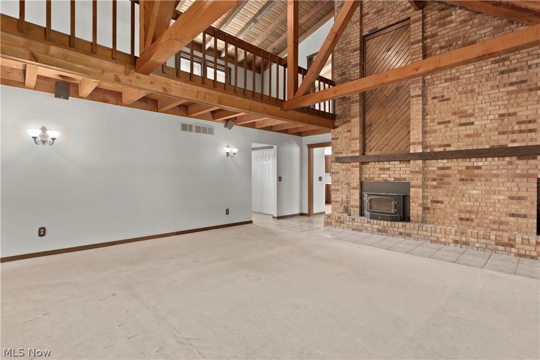 10625 West Ridge Road Elyria, OH 44035 - Photo 10 of 32 LARGE FAMILY ROOM WITH OPEN CEILING.