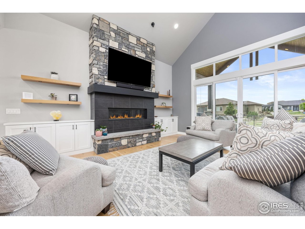 5810 Last Pointe Drive Windsor, CO 80550 - Photo 12 of 40 Living Room