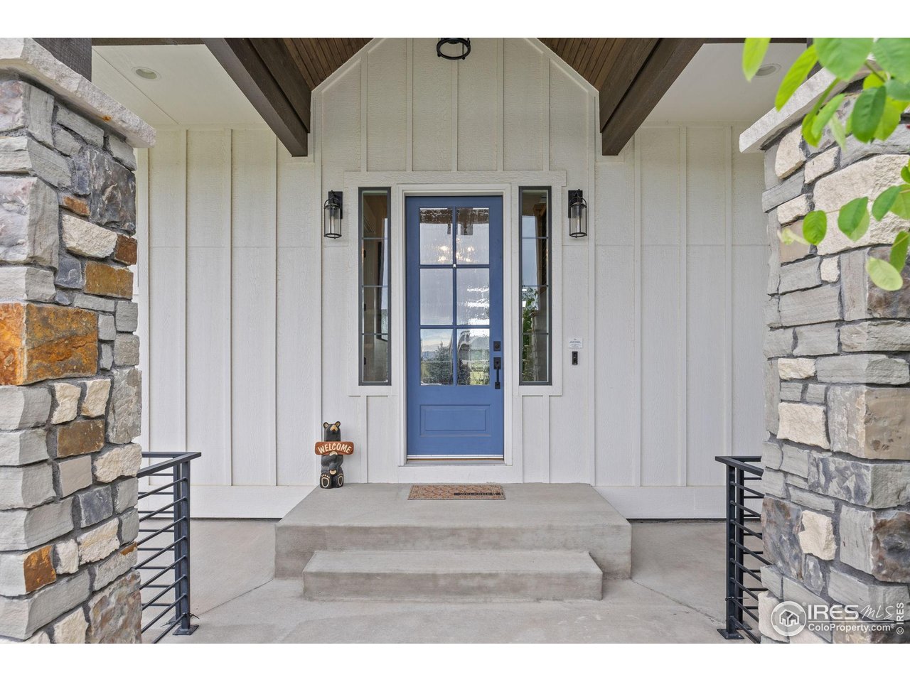 5810 Last Pointe Drive Windsor, CO 80550 - Photo 3 of 40 Front Porch
