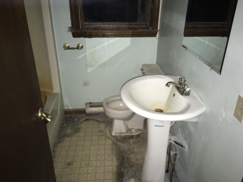 321 Island Pond Road Derry, NH 03038 - Photo 7 of 14