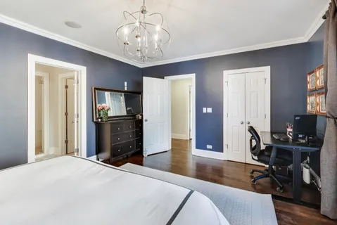 $825,000 | 714 West Melrose Street, Unit 2E, Chicago, IL 60657