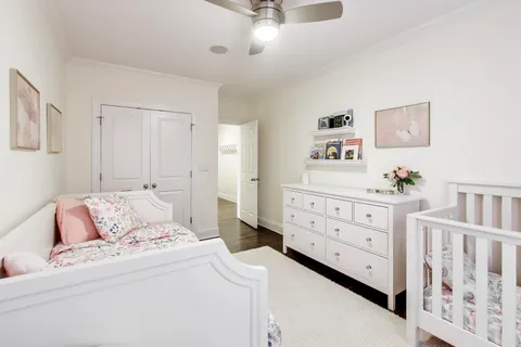 $825,000 | 714 West Melrose Street, Unit 2E, Chicago, IL 60657