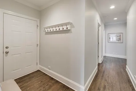 $825,000 | 714 West Melrose Street, Unit 2E, Chicago, IL 60657
