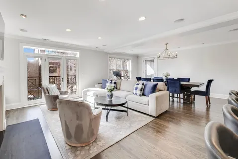 $825,000 | 714 West Melrose Street, Unit 2E, Chicago, IL 60657