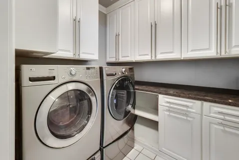 $825,000 | 714 West Melrose Street, Unit 2E, Chicago, IL 60657