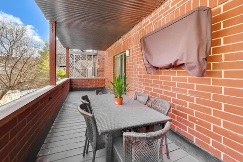 $825,000 | 714 West Melrose Street, Unit 2E, Chicago, IL 60657