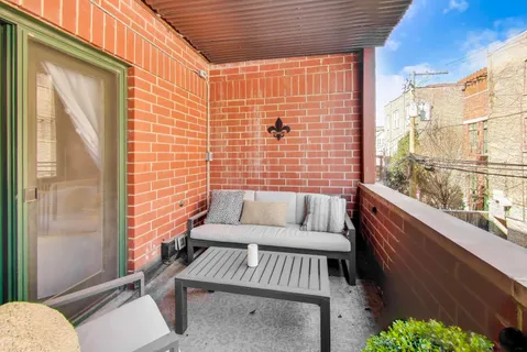 $825,000 | 714 West Melrose Street, Unit 2E, Chicago, IL 60657