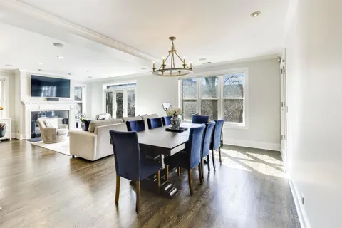 $825,000 | 714 West Melrose Street, Unit 2E, Chicago, IL 60657