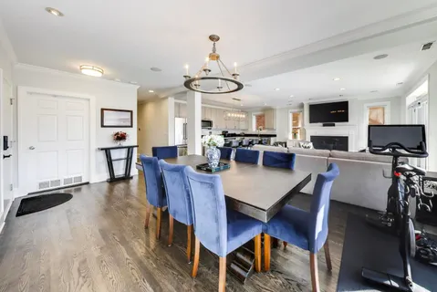 $825,000 | 714 West Melrose Street, Unit 2E, Chicago, IL 60657