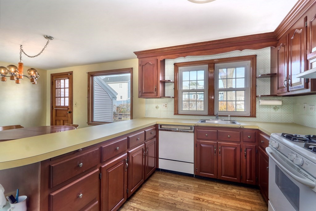 51 Como Road Boston, MA 02136 - Photo 11 of 33