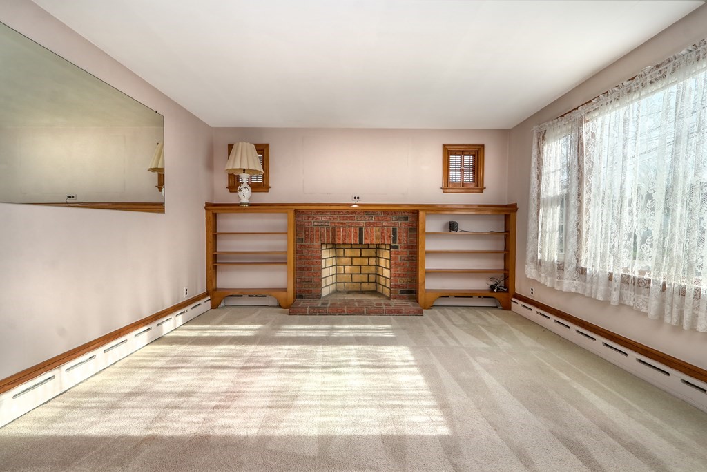 51 Como Road Boston, MA 02136 - Photo 3 of 33