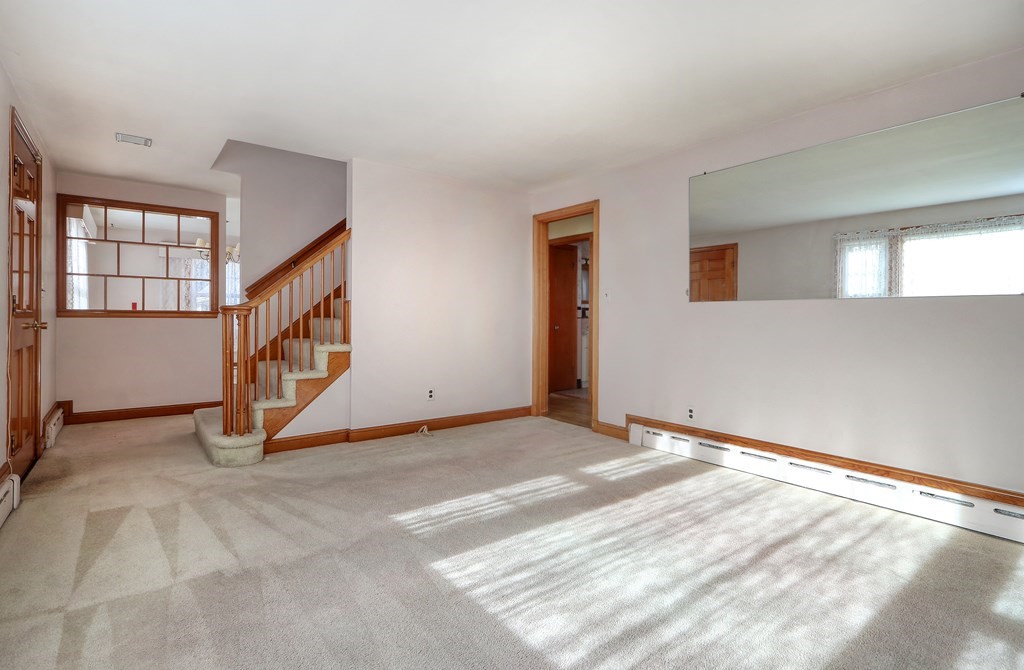 51 Como Road Boston, MA 02136 - Photo 5 of 33