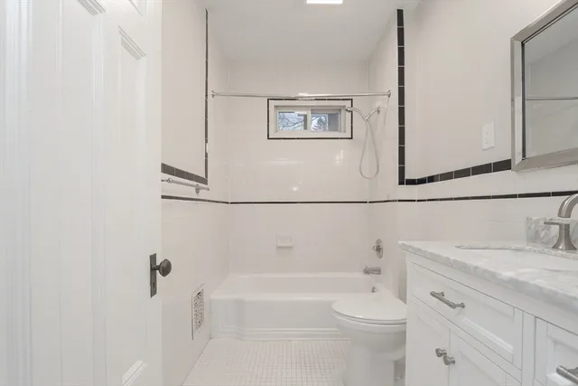 $1,700 | 61 Washington Road, Unit 2, Springfield, MA 01108