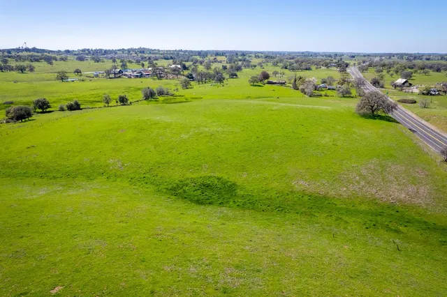 a view of an ocean from a yard