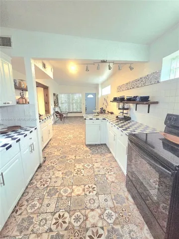 $3,700 | 1990 Northeast 183rd Street, North Miami Beach, FL 33179