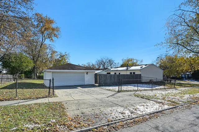 $169,000 | 3618 Peach Grove Lane, Hazel Crest, IL 60429