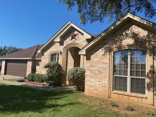 $2,700 | 1708 Rockview Drive, Granbury, TX 76049