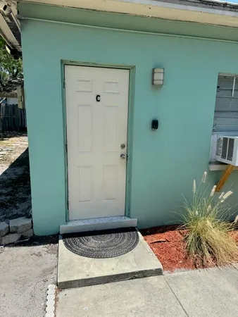 $995 | 1235 22nd Avenue South, Unit C, St. Petersburg, FL 33705