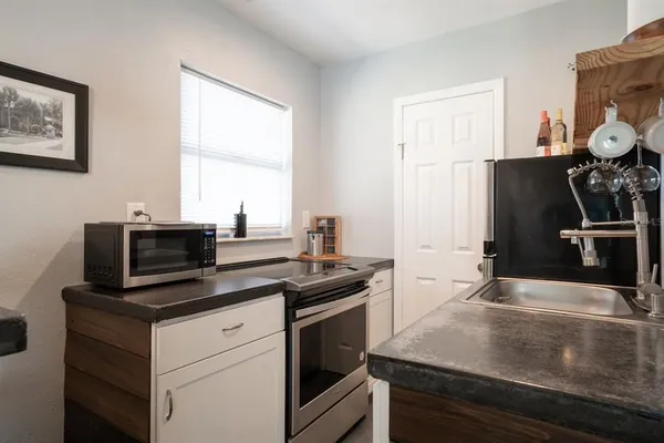 $995 | 1235 22nd Avenue South, Unit C, St. Petersburg, FL 33705