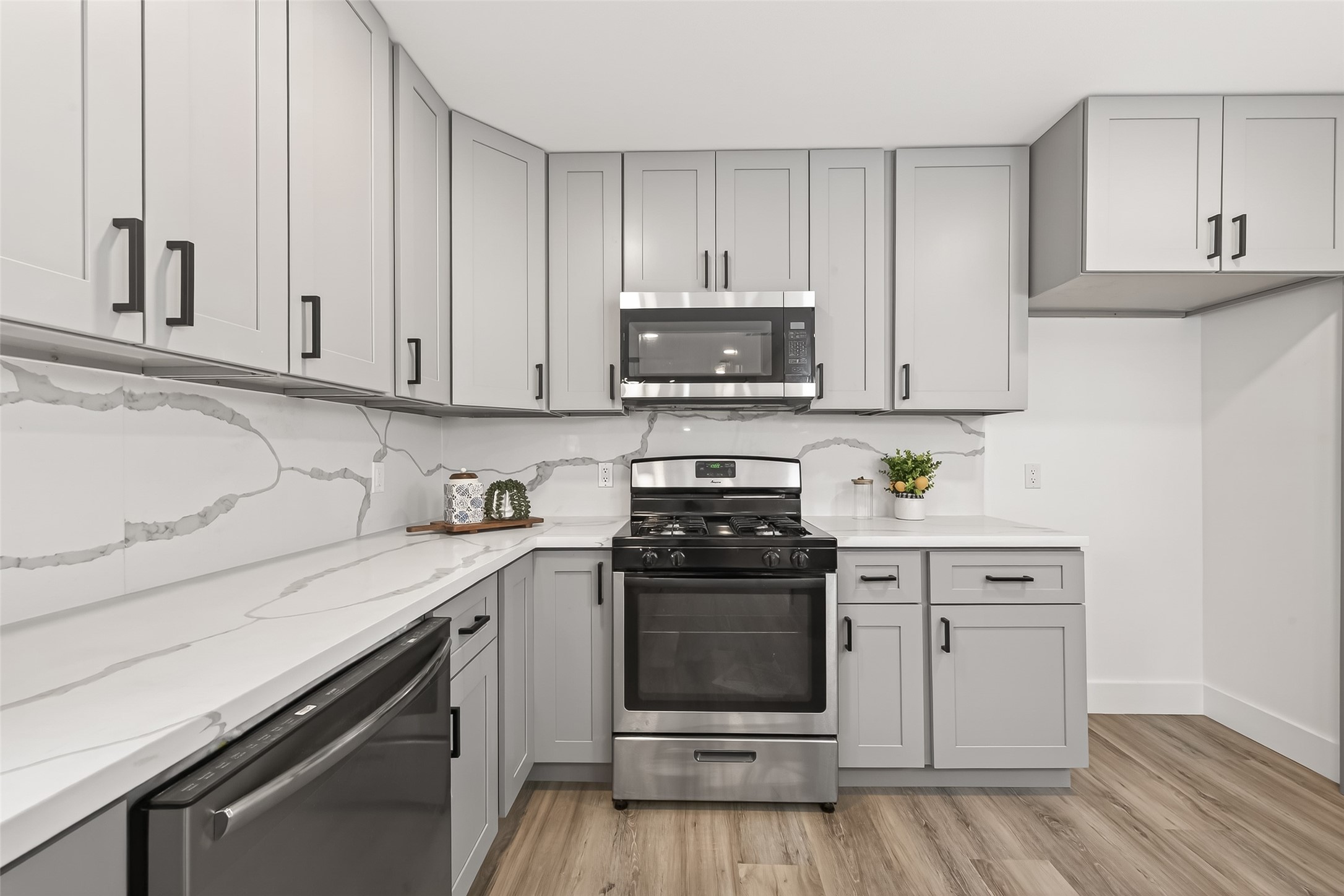 29514 Loddington Street Spring, TX 77386 - Photo 8 of 38 a kitchen with stainless steel appliances granite countertop a stove a sink and a microwave