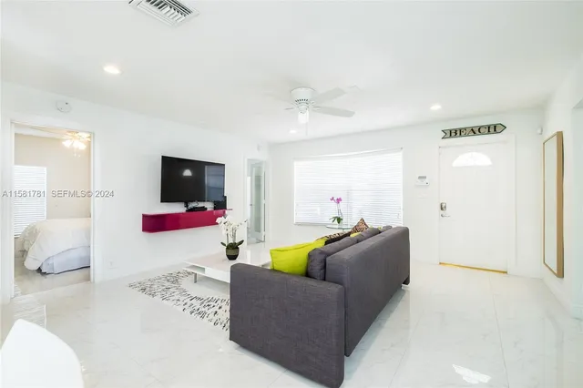 $5,250 | 210 Southeast 4th Street, Dania Beach, FL 33004