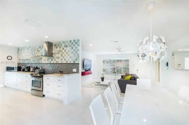 $5,250 | 210 Southeast 4th Street, Dania Beach, FL 33004