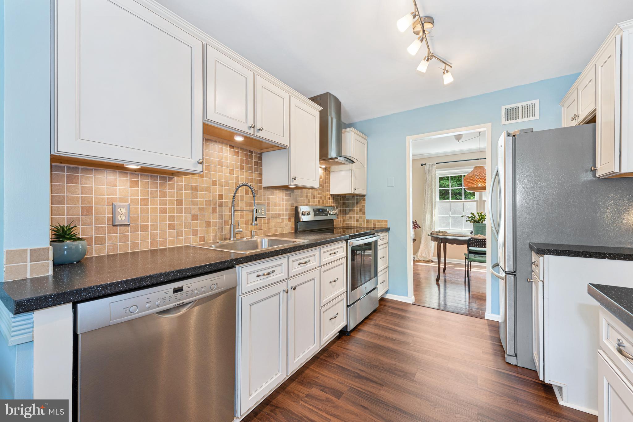2225 Gunsmith Square Reston, VA 20191 - Photo 13 of 37 Tile backsplash too