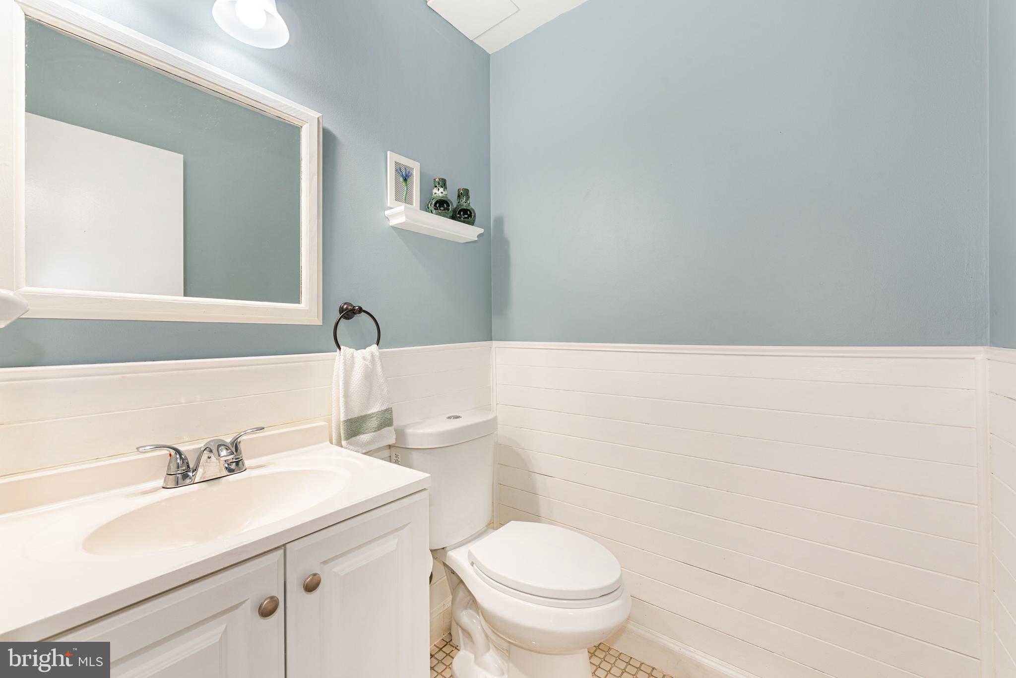2225 Gunsmith Square Reston, VA 20191 - Photo 15 of 37 Main level powder room