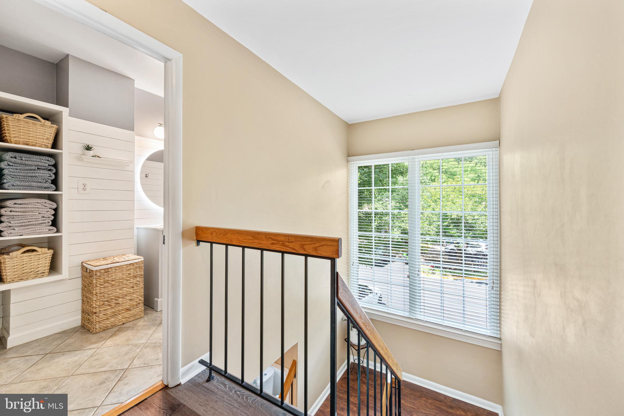 2225 Gunsmith Square Reston, VA 20191 - Photo 16 of 37 Lots of light stream in from huge window