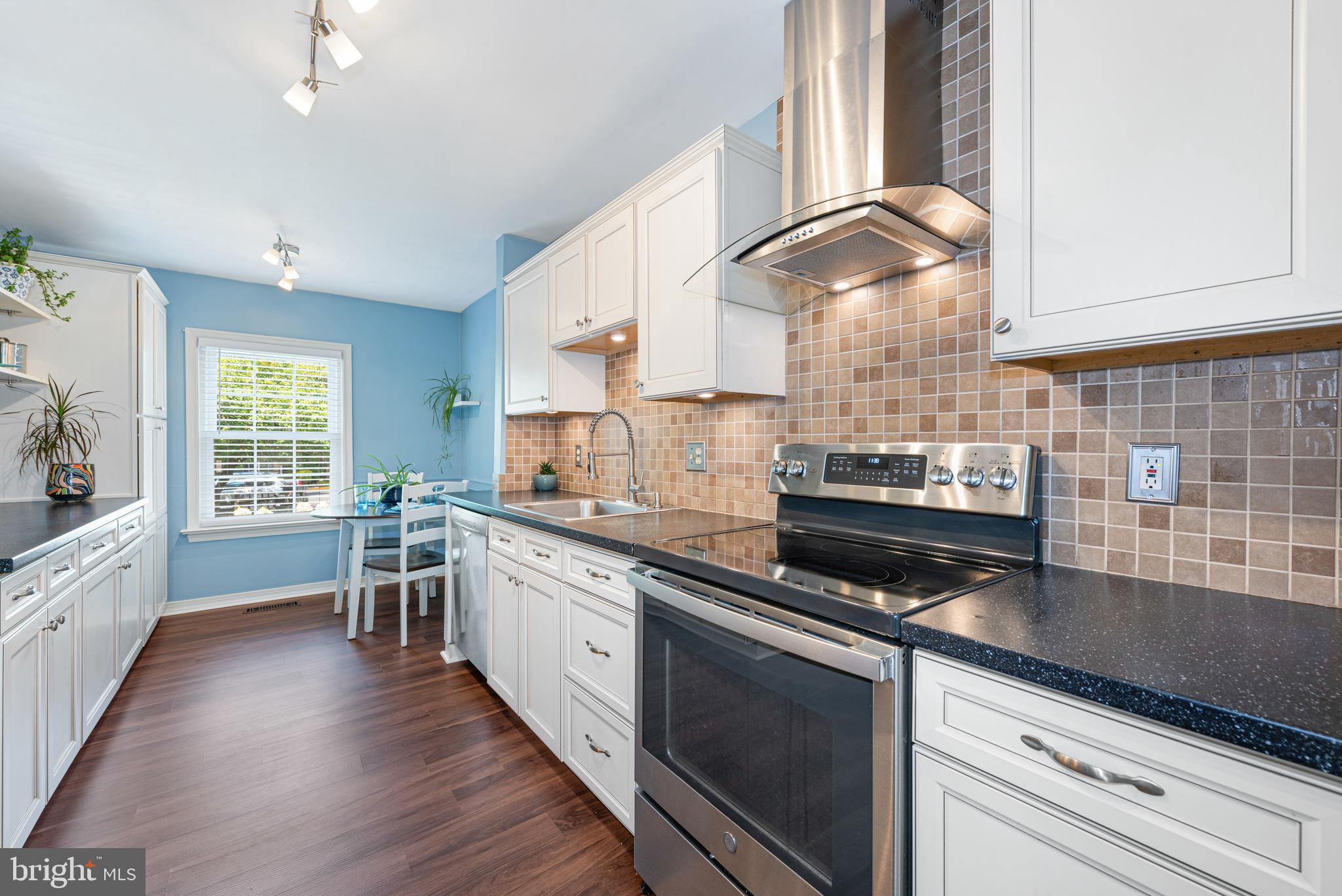 2225 Gunsmith Square Reston, VA 20191 - Photo 9 of 37 Kitchen with stainless steel appliances