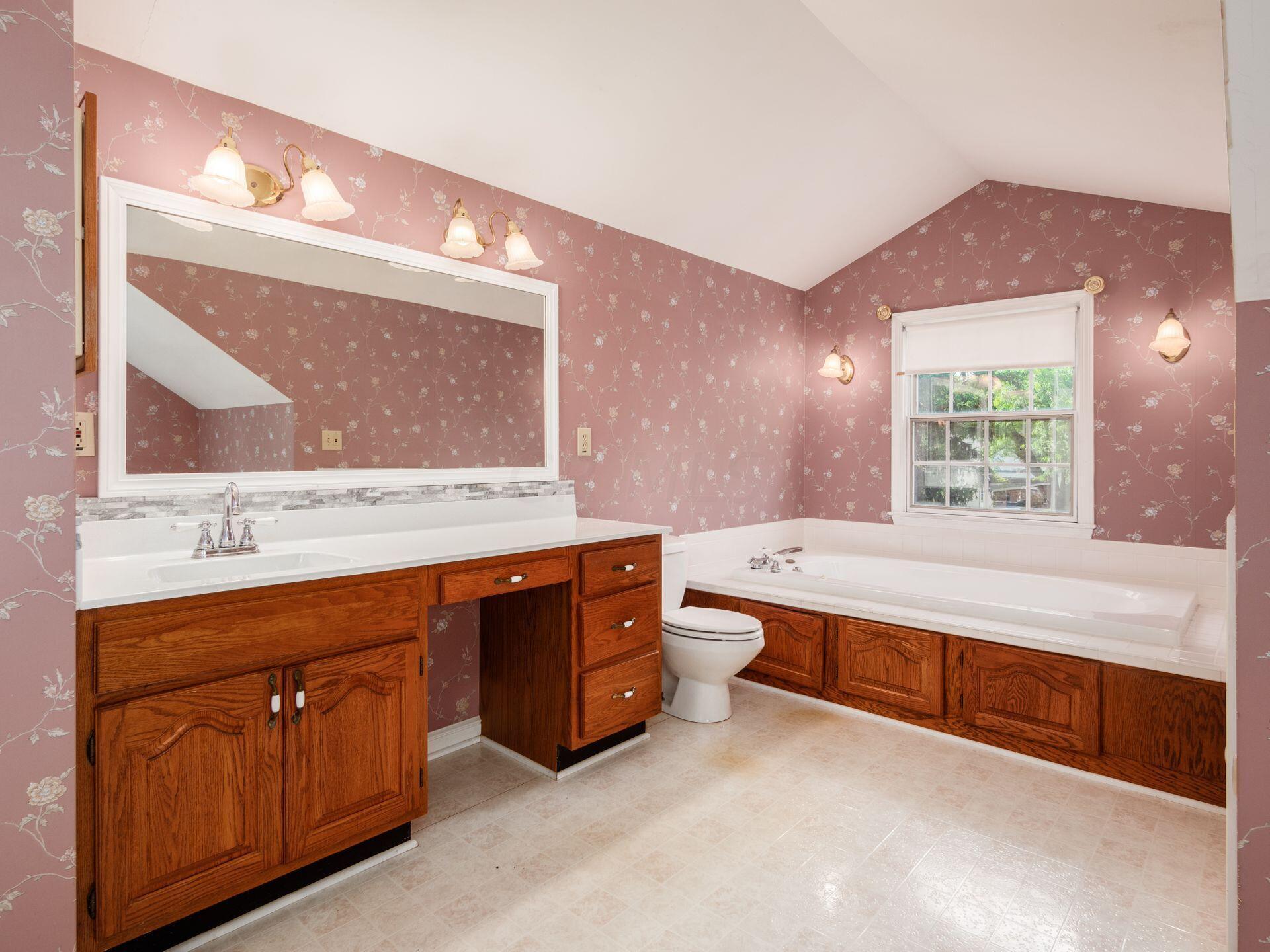 2219 Edington Road Columbus, OH 43221 - Photo 31 of 47 2nd Floor Full Bath