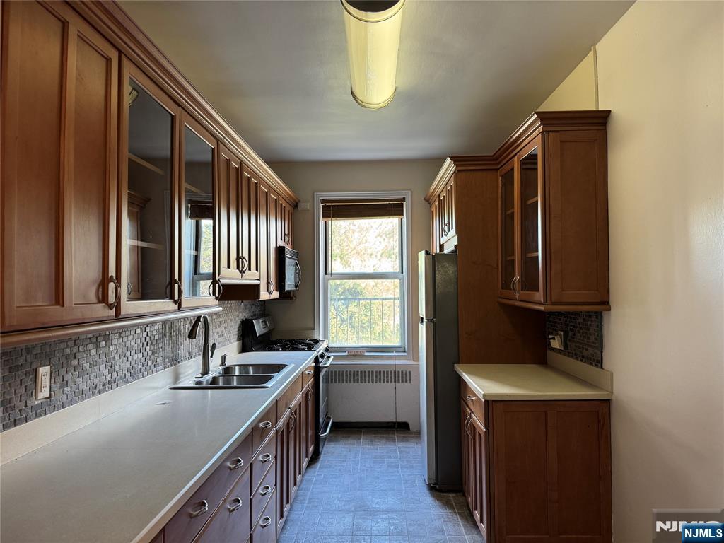 985 Teaneck Road, Unit 3K Teaneck, NJ 07666 - Photo 4 of 14 Gallery Image 4