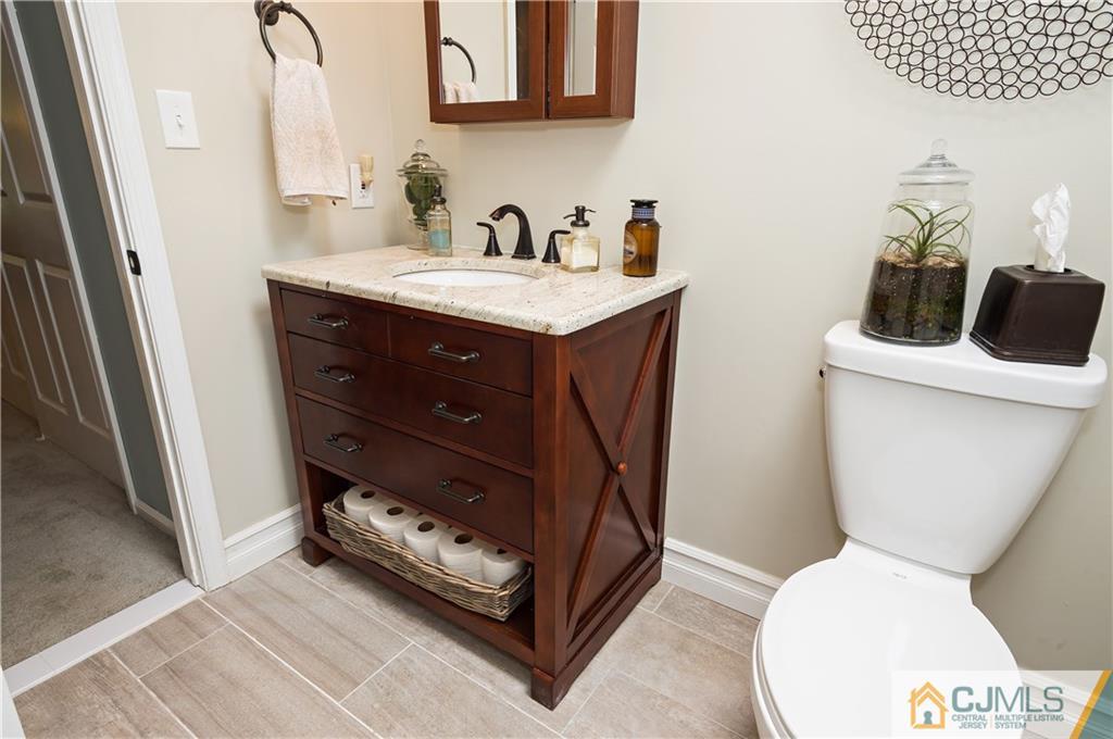 2406 Timber Oaks Road, Unit 2406 Edison, NJ 08820 - Photo 19 of 24 a bathroom with a toilet sink and mirror