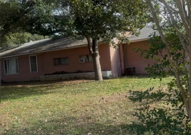 $169,900 | 401 Rose Marie Boulevard, Hearne, TX 77859